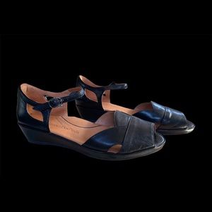 L'Amour Des Pieds Black Betterton Low Wedge